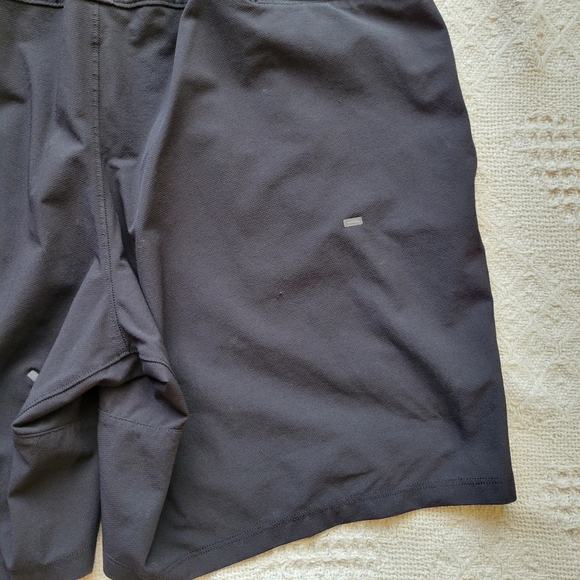 Lululemon, License to Train Linerless 7" Inseam Athletic Sporty Casual Short - Picture 5 of 10